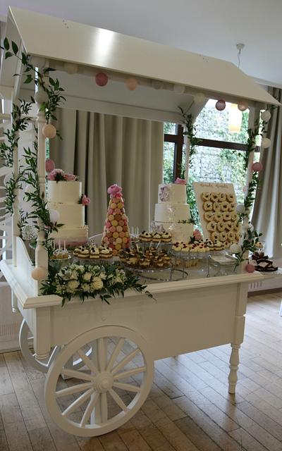 Wedding cake bar :  - Cake by Lucya 