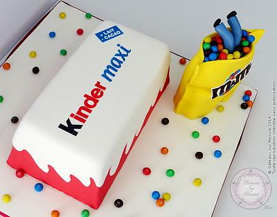 Kinder Maxi and M&M's cake - Cake by Galina Duverne - Gâteaux Sur Mesure Paris