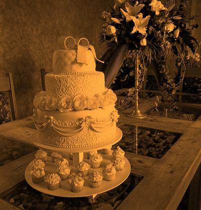 VINTAGE WEDDING CAKE... - Cake by Lorna