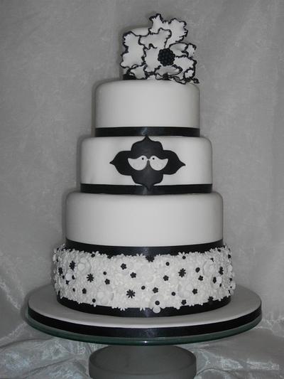 Black & white bird cake - Cake by Mandy
