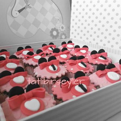 minie mousse cupcake and cake toppers - Cake by tatlibirseyler 