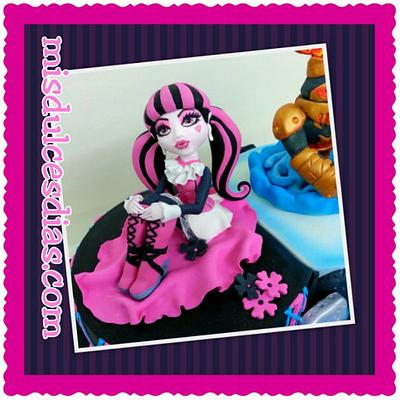 Draculaura modeling fondant - Cake by ROCIO ( Mis dulces dias )