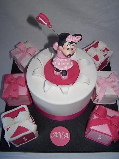 Minnie Mouse - Cake by Jenny