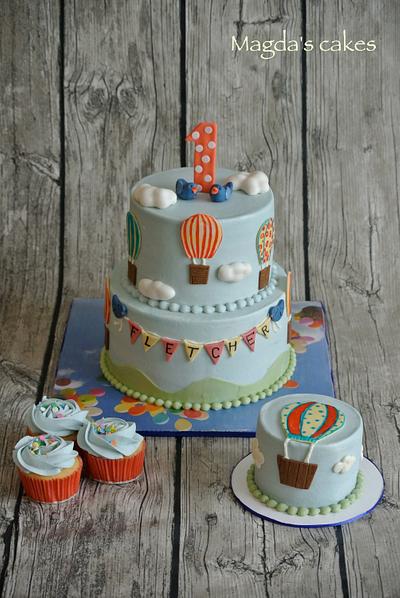 Hot air balloons and bluebirds - Cake by Magda's cakes