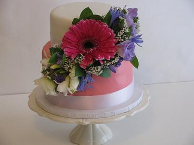 Fresh Flowers spring cake!  - Cake by Sandra Caputo