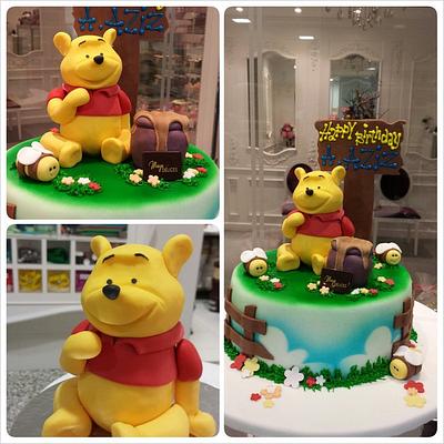 Winnie the Pooh  - Cake by Maya Delices