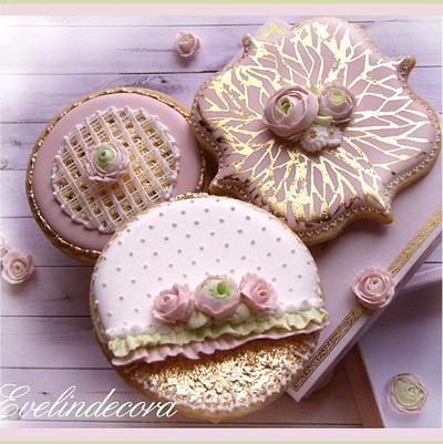 Pink and gold cookies - Cake by Evelindecora