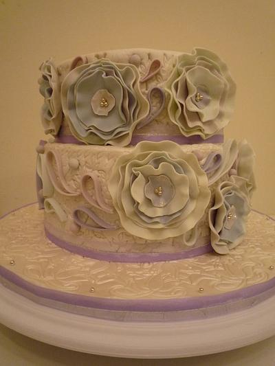 Purple flower Wedding Cake - Cake by mimimore