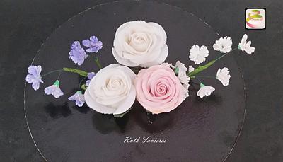 Roses, Gypsophila, Ivy - Cake by Ruth - Gatoandcake