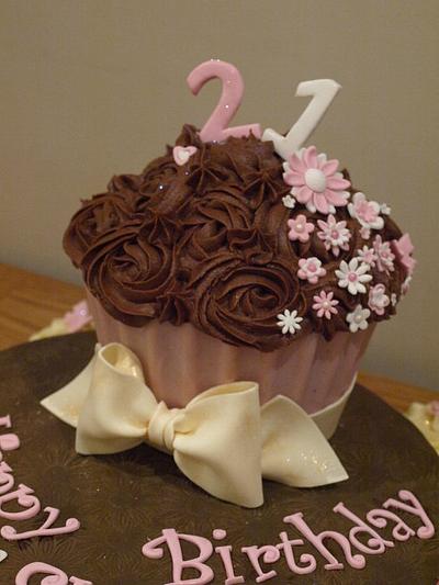 Giant Cupcake - Cake by Kaylee