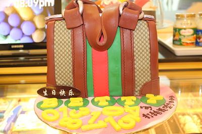 Gucci bag - Decorated Cake by Vanessa Price - CakesDecor