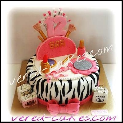 Make-up and shopping bags cake - Cake by veredcakes