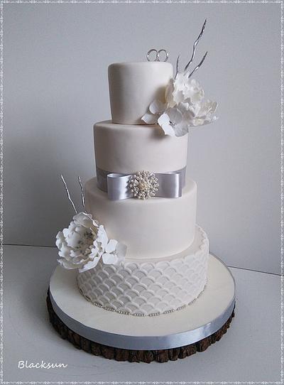 Wedding cake in white and silver - Cake by Zuzana Kmecova
