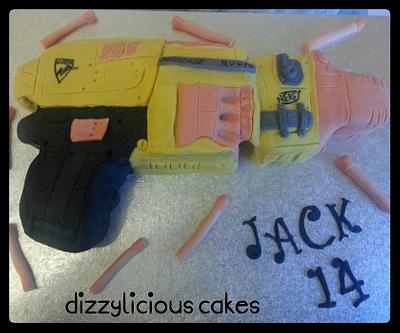 nerf gun - Cake by Dizzylicious