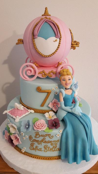 Cinderella - Cake by silviacucinelli