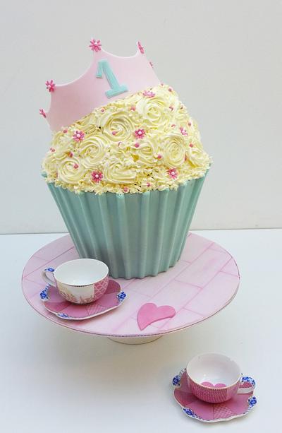 Big cupcake - Cake by SWEET architect