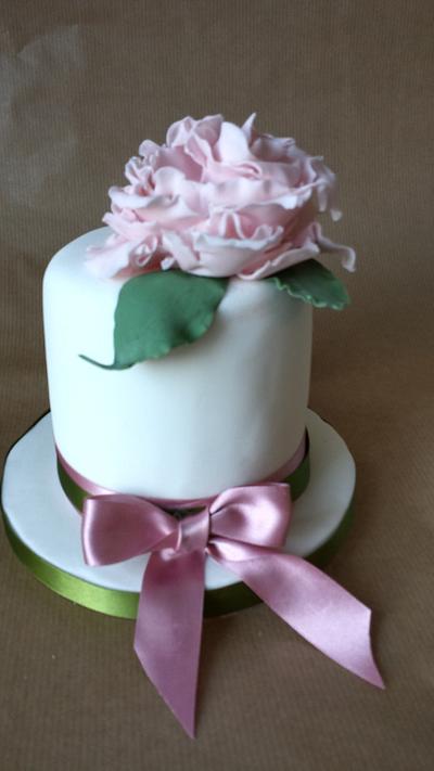 Mini Cake with a sugar peony - Cake by Molly69