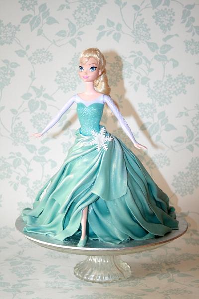 Walking Elsa cake - Cake by Alison Lee