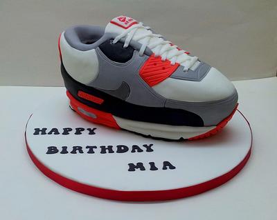 Nike Air Max - Cake by Sarah Poole