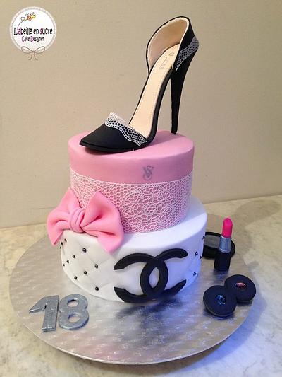 Chanel 18 - Cake by L'Abeille En Sucre