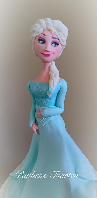 Frozen Elsa and Anna caketopper - Cake by Pauliens Taarten