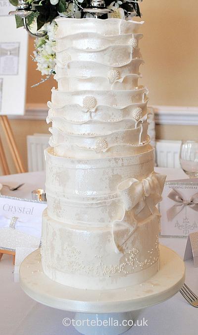 Satin gown wedding cake - Cake by tortebella