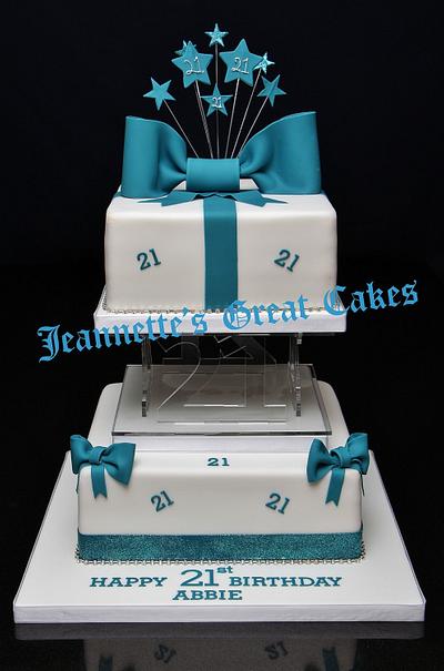 Parcel & bows - Cake by JeannettesGreatCakes