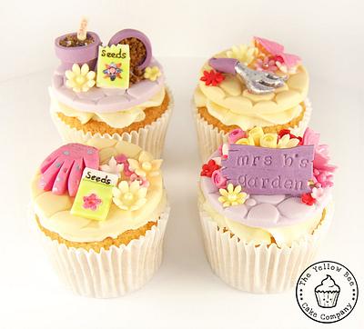 Summer Garden Cupcakes - Cake by Yellow Bee Sugar Art by Vicky Teather