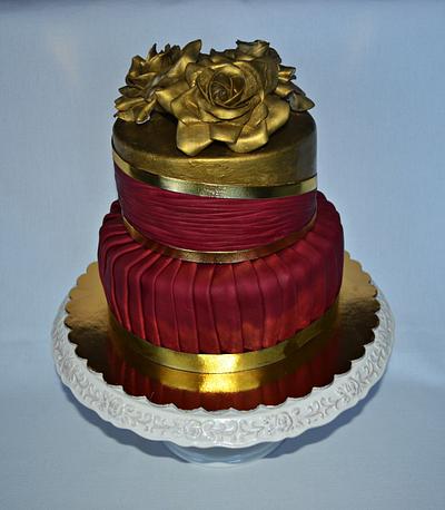 Gold Rose Cake - Cake by Martina