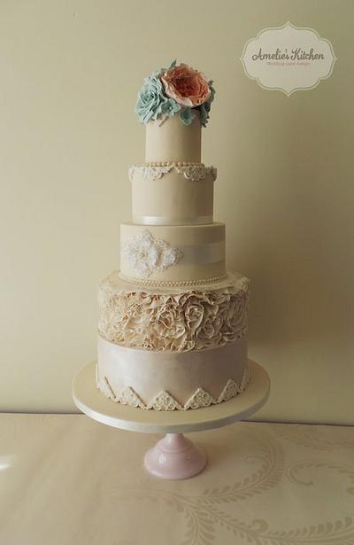 Ruffles and pearls - Cake by Helen Ward