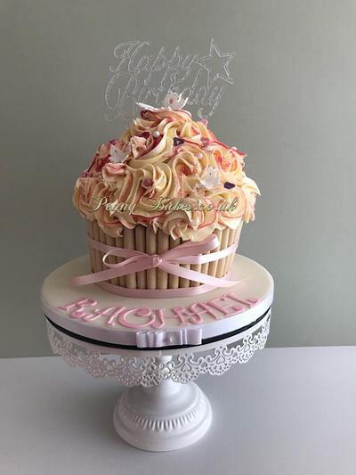 Giant cup cake - Cake by Popsue