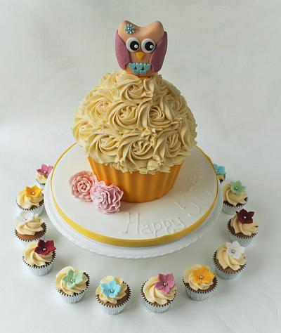Owl and flowers giant cupcake - Cake by Candy's Cupcakes