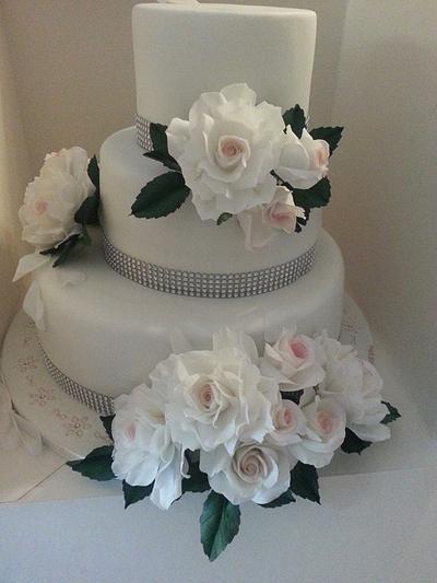 sweet roses for a sweet wedding cake - Cake by dolciemozioni