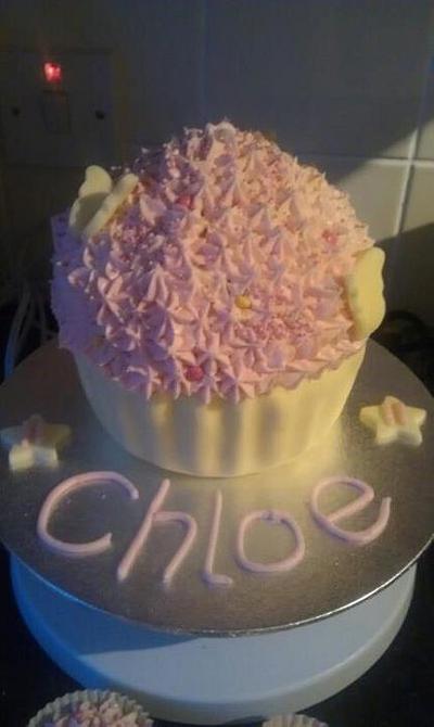 Giant cupcake with butterflies - Cake by Kirsty