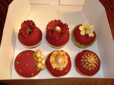 vintage ruby cupcakes - Cake by lesley hawkins