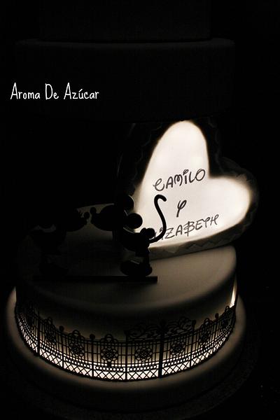 wedding cake Torre Eiffel   with light TArta de boda con luces - Cake by Aroma de Azúcar