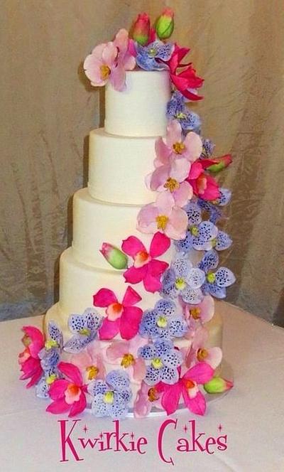 Classic floral spiral - Cake by Kwirkie