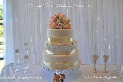 Three tier vintage - Cake by Fanciful Cakes