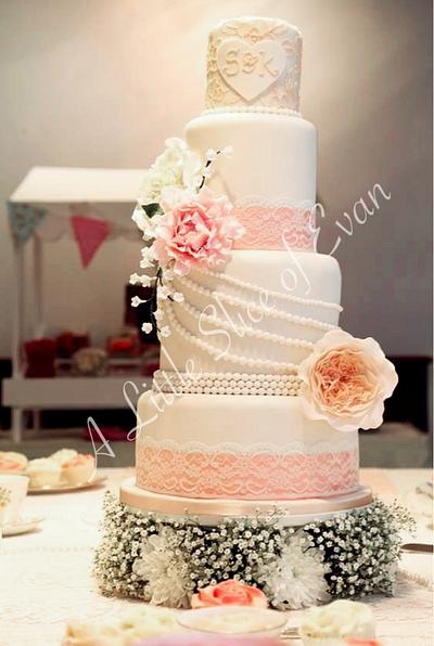 Vintage wedding cake - Cake by Laura Evans