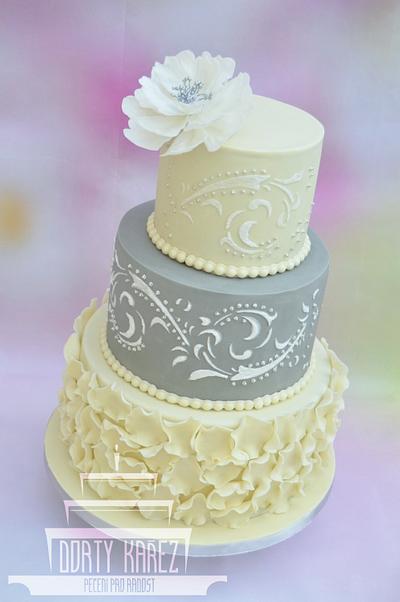 Wedding cake in cream and grey colour - Cake by Lenka Budinova - Dorty Karez