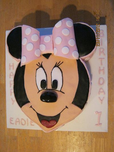 My first Minnie Mouse cake - Cake by trishstreats