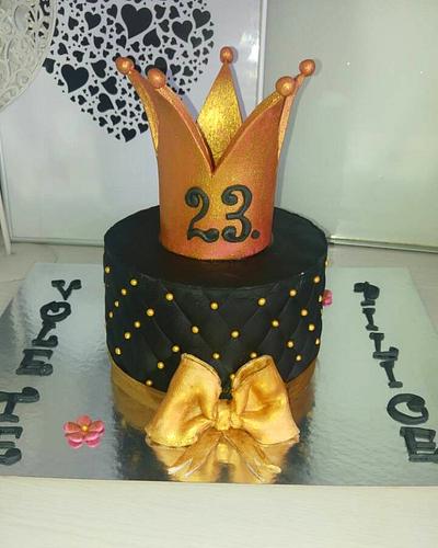 cake with crown - Cake by Elzacakeland
