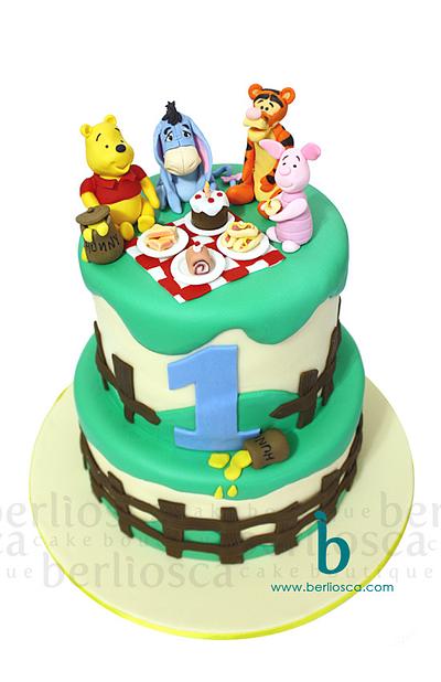 Winnie the pooh and friends - Cake by Berliosca Cake Boutique