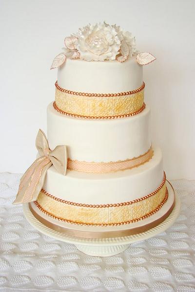 Vintage wedding cake - Cake by verjaardagstaartenbestellen.nl by Linda