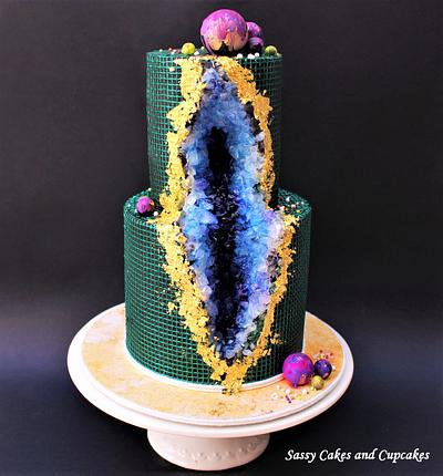 The Green Crystal Cave - Cake by Sassy Cakes and Cupcakes (Anna)