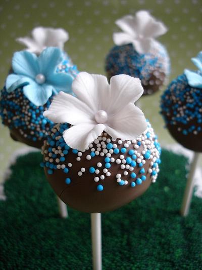 Cake Pops - Cake by DarcysCupcakes