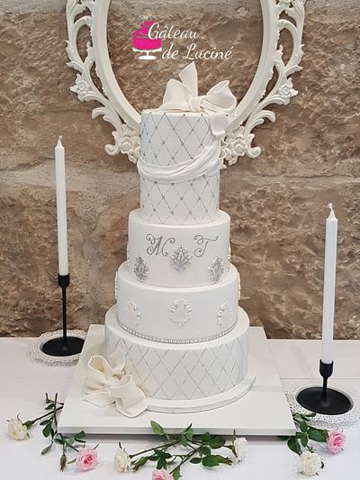 White and silver wedding cake  - Cake by Gâteau de Luciné