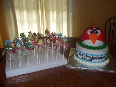 Angry Bird cake and Cake pops - Cake by Laura 