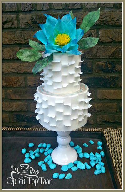 Wafer paper fantasy flower - Cake by Op en Top Taart