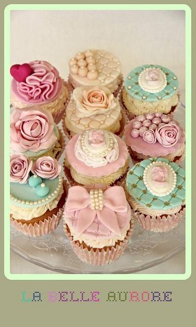 Vintage cupcakes - Cake by La Belle Aurore